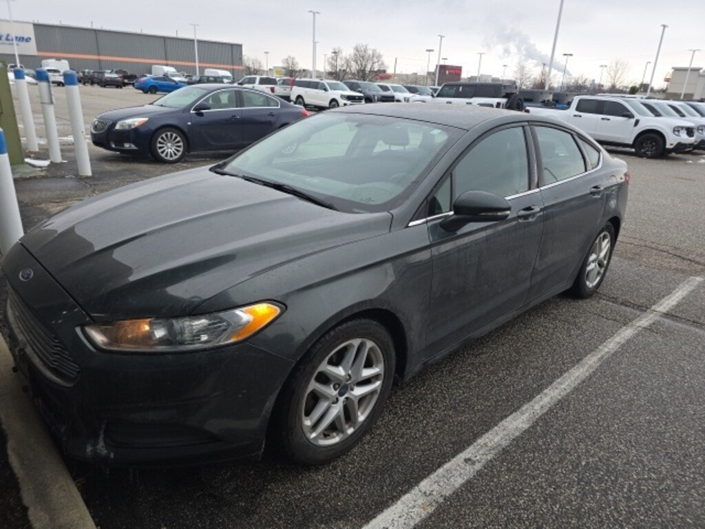 Used 2016 Ford Fusion SE Sedan