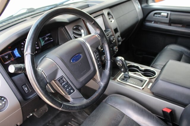 2016 Ford Expedition Platinum photo 2