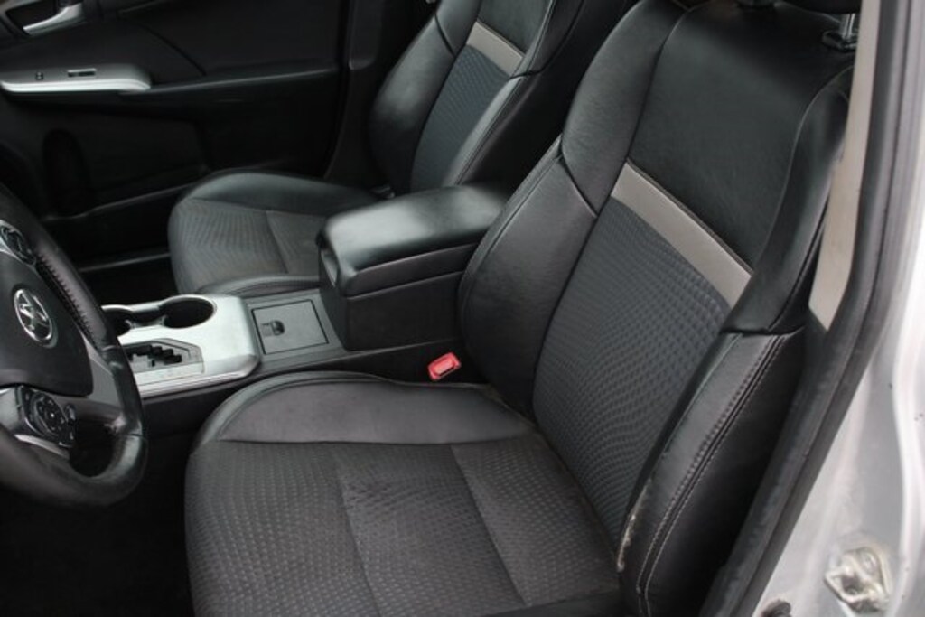 Used 2014 Toyota Camry SE Sedan