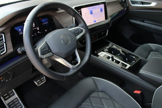 2024 Volkswagen Atlas SEL Premium R-Line photo 2