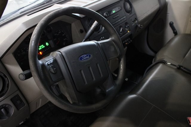 2009 Ford F-350 XL photo 2