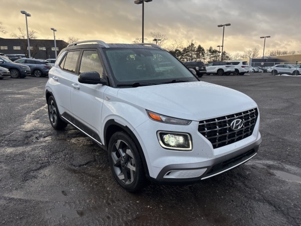 Used 2022 Hyundai Venue Limited SUV
