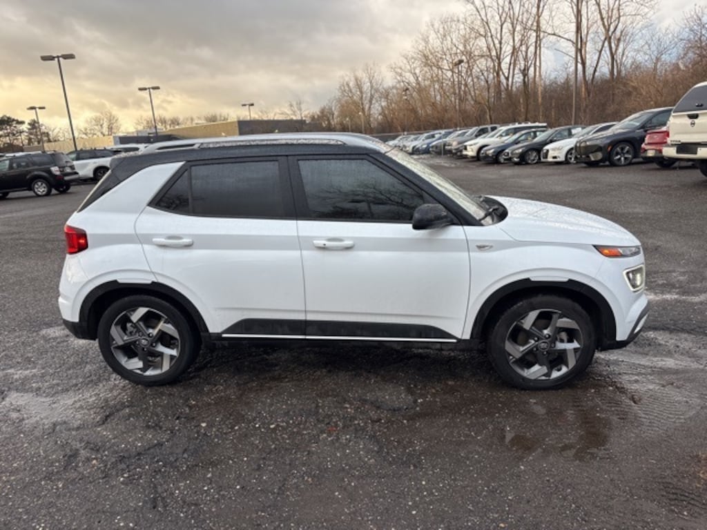 Used 2022 Hyundai Venue Limited SUV