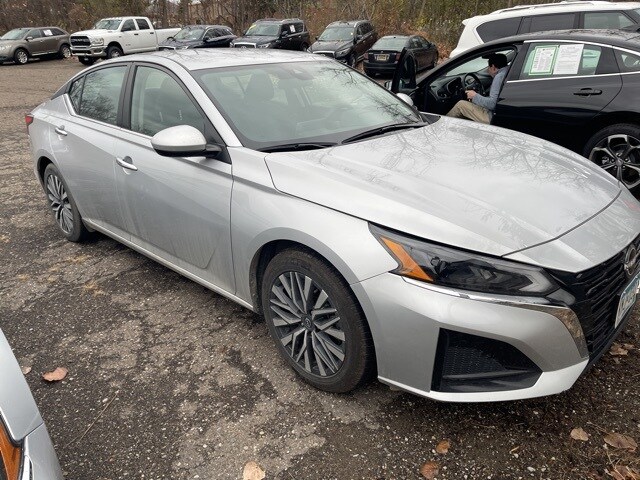 2023 Nissan Altima 2.5 SV photo 3