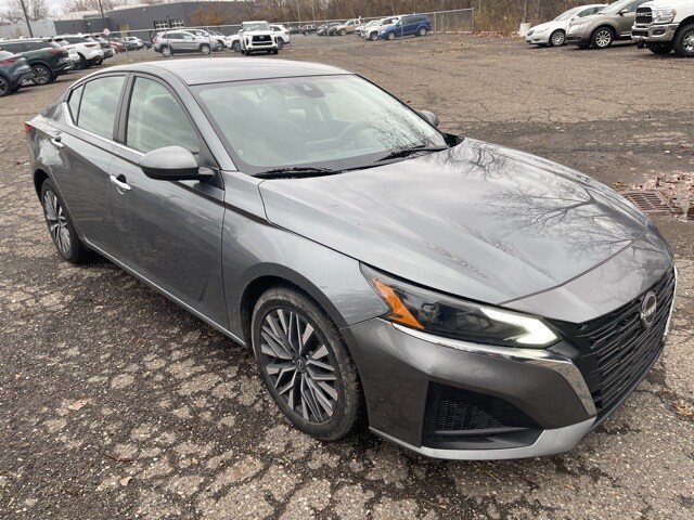 2023 Nissan Altima 2.5 SV photo 2