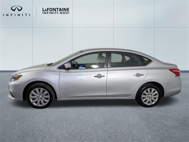2017 Nissan Sentra SV photo 2