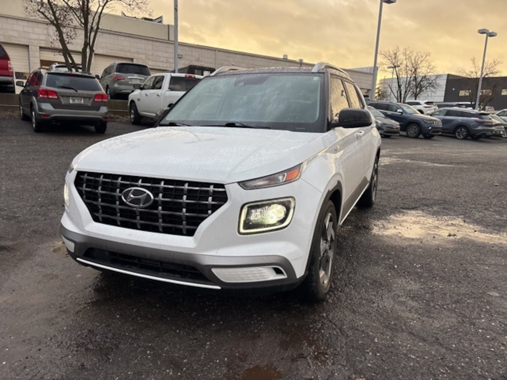 Used 2022 Hyundai Venue Limited SUV