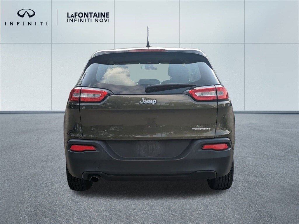 2015 Jeep Cherokee Sport photo 3