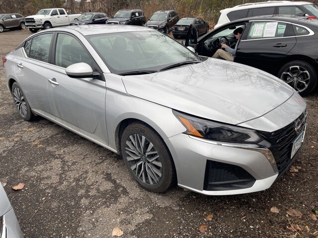 2023 Nissan Altima 2.5 SV photo 4