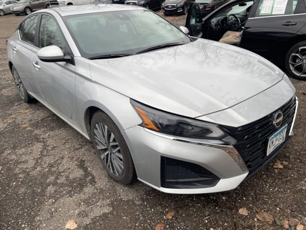 Used 2023 Nissan Altima 2.5 SV Sedan