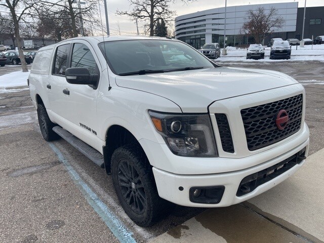 2019 Nissan Titan SV photo 2