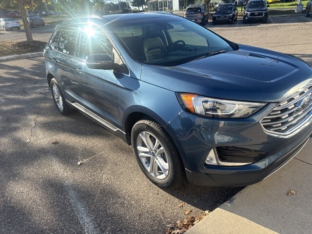 2019 Ford Edge SEL photo 2