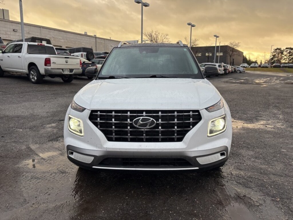 Used 2022 Hyundai Venue Limited SUV