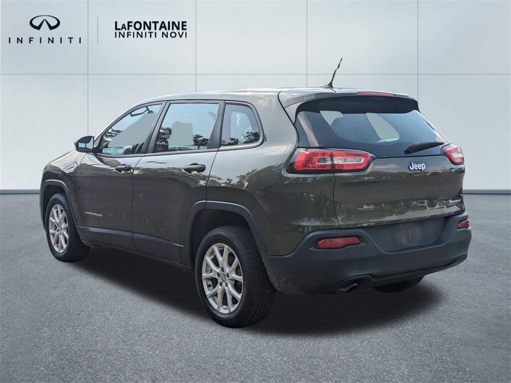 2015 Jeep Cherokee Sport photo 2