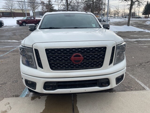 2019 Nissan Titan SV photo 3