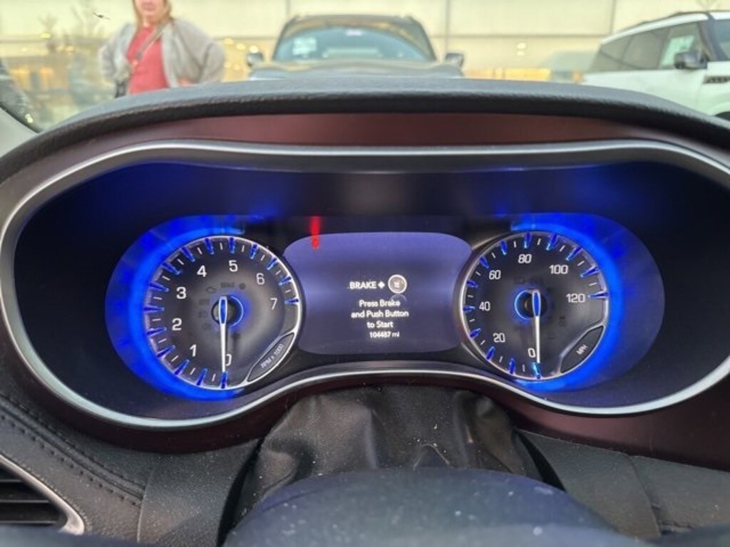 Used 2017 Chrysler Pacifica Limited Minivan/Van