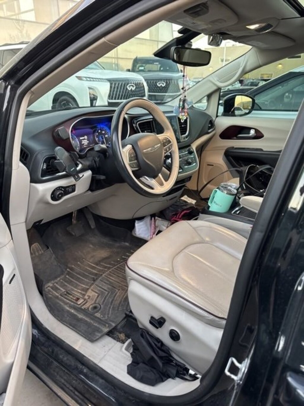 Used 2017 Chrysler Pacifica Limited Minivan/Van