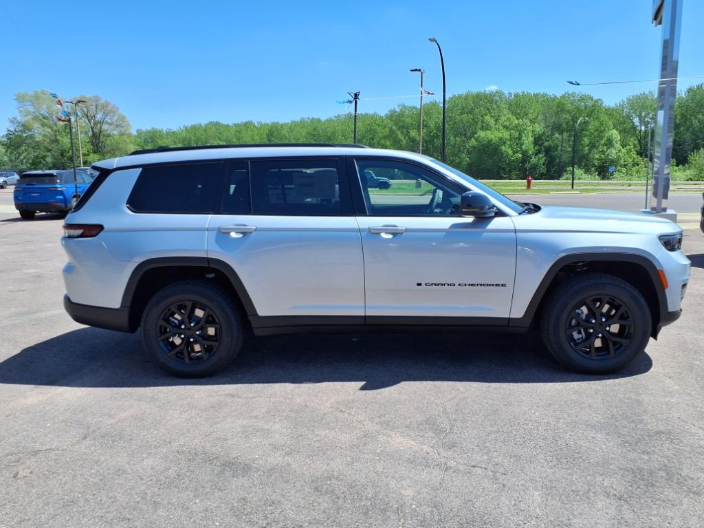 2025 Jeep Grand Cherokee Altitude X photo 2
