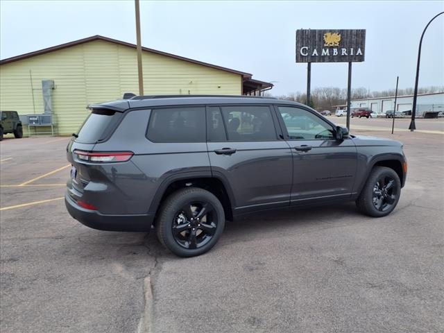 2025 Jeep Grand Cherokee Limited photo 2