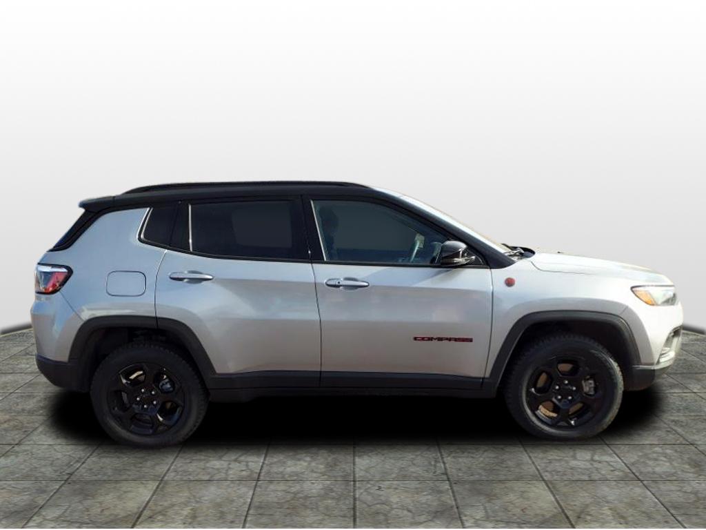 2023 Jeep Compass Trailhawk photo 2