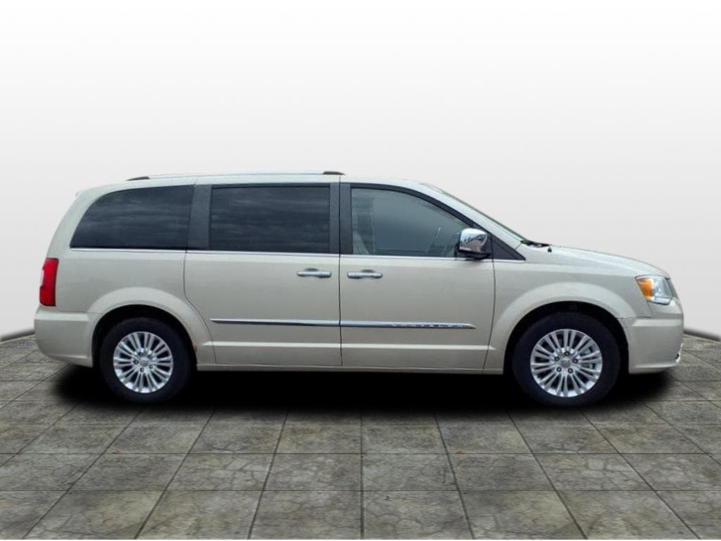Used 2014 Chrysler Town & Country Limited with VIN 2C4RC1GG2ER461446 for sale in Saint Peter, Minnesota
