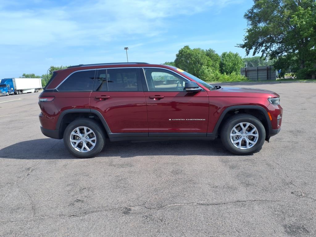 Used 2022 Jeep Grand Cherokee Limited with VIN 1C4RJHBG5N8501018 for sale in Saint Peter, Minnesota