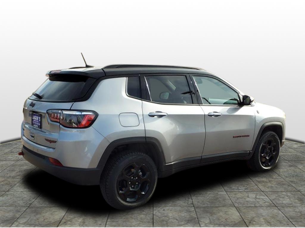 2023 Jeep Compass Trailhawk photo 3