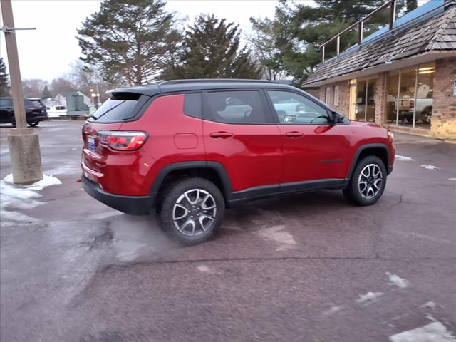 2025 Jeep Compass Trailhawk photo 3