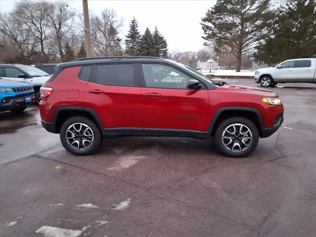 2025 Jeep Compass Trailhawk photo 2
