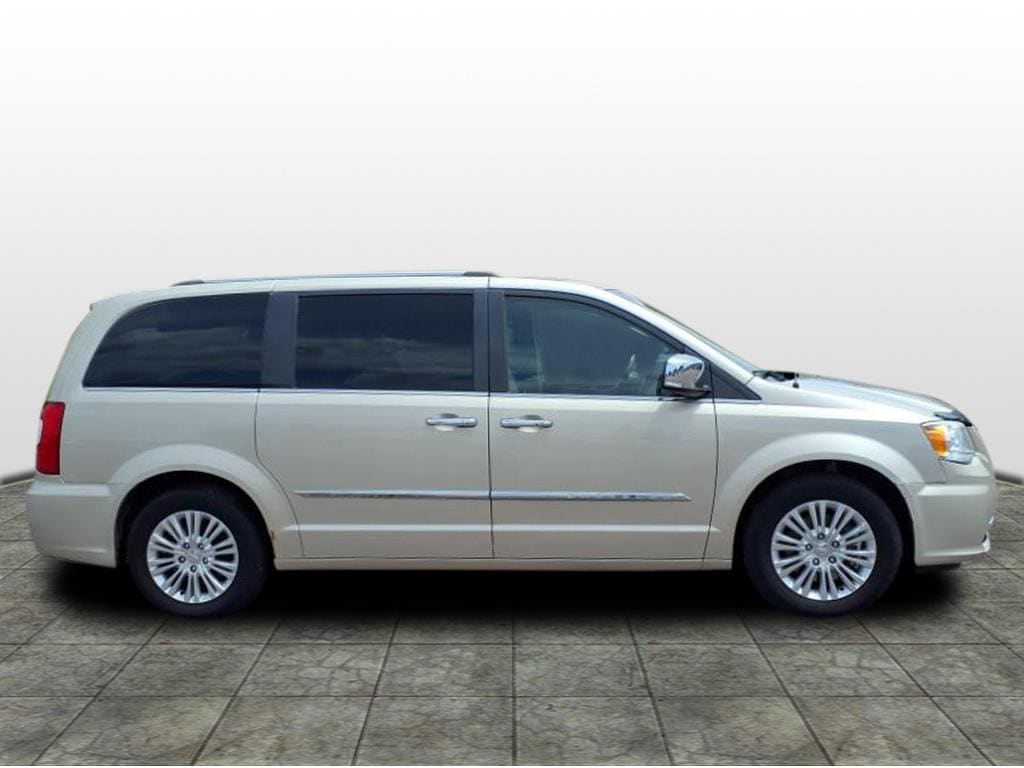 Used 2014 Chrysler Town & Country Limited with VIN 2C4RC1GG2ER461446 for sale in Saint Peter, Minnesota