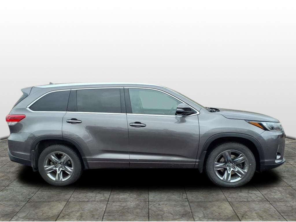Used 2017 Toyota Highlander Limited Platinum with VIN 5TDDZRFH2HS410610 for sale in Saint Peter, Minnesota