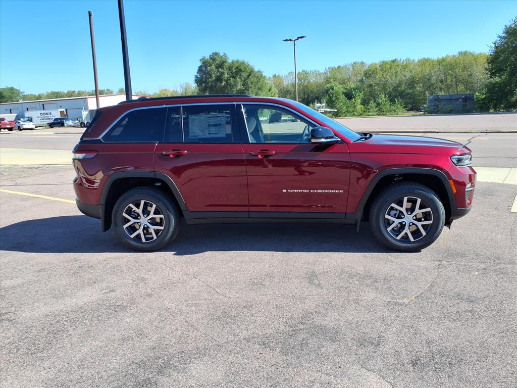 2025 Jeep Grand Cherokee Limited photo 2