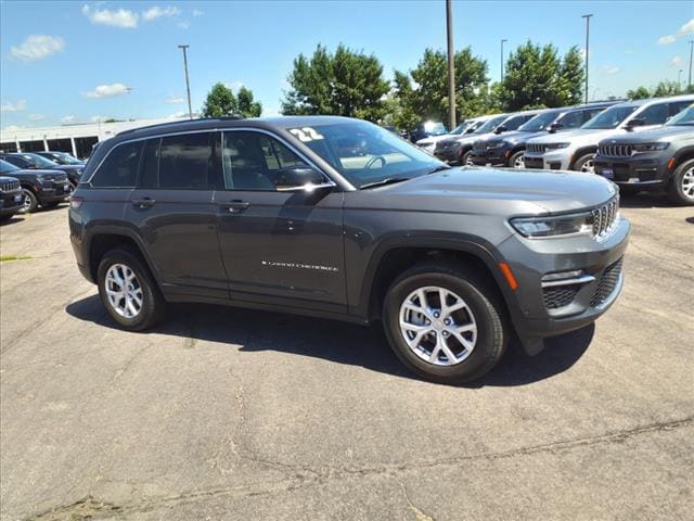 Used 2022 Jeep Grand Cherokee Limited with VIN 1C4RJHBG2N8585668 for sale in Mankato, Minnesota