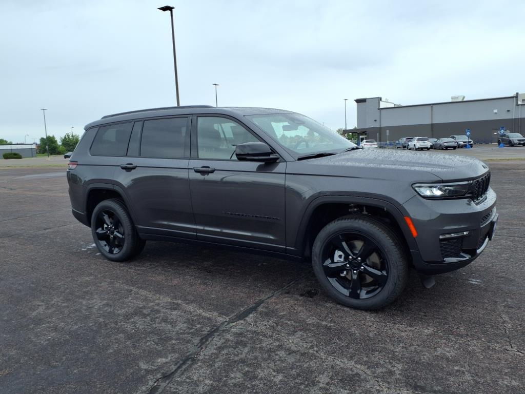 2025 Jeep Grand Cherokee L photo 2