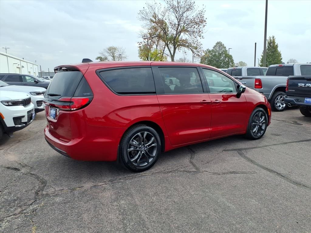 New 2026 Chrysler Pacifica SELECT Passenger Van