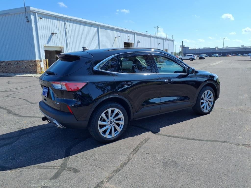 2022 Ford Escape Titanium photo 2
