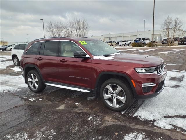 Used 2022 Jeep Grand Cherokee Limited with VIN 1C4RJHBG6N8576634 for sale in Mankato, Minnesota