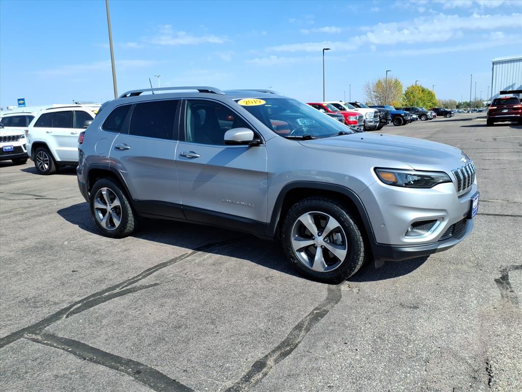 Used 2019 Jeep Cherokee Limited with VIN 1C4PJMDX9KD158097 for sale in Mankato, Minnesota