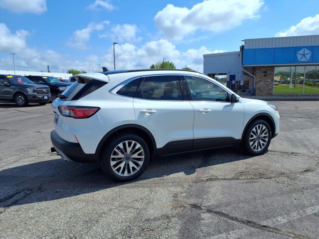 2022 Ford Escape Titanium photo 3