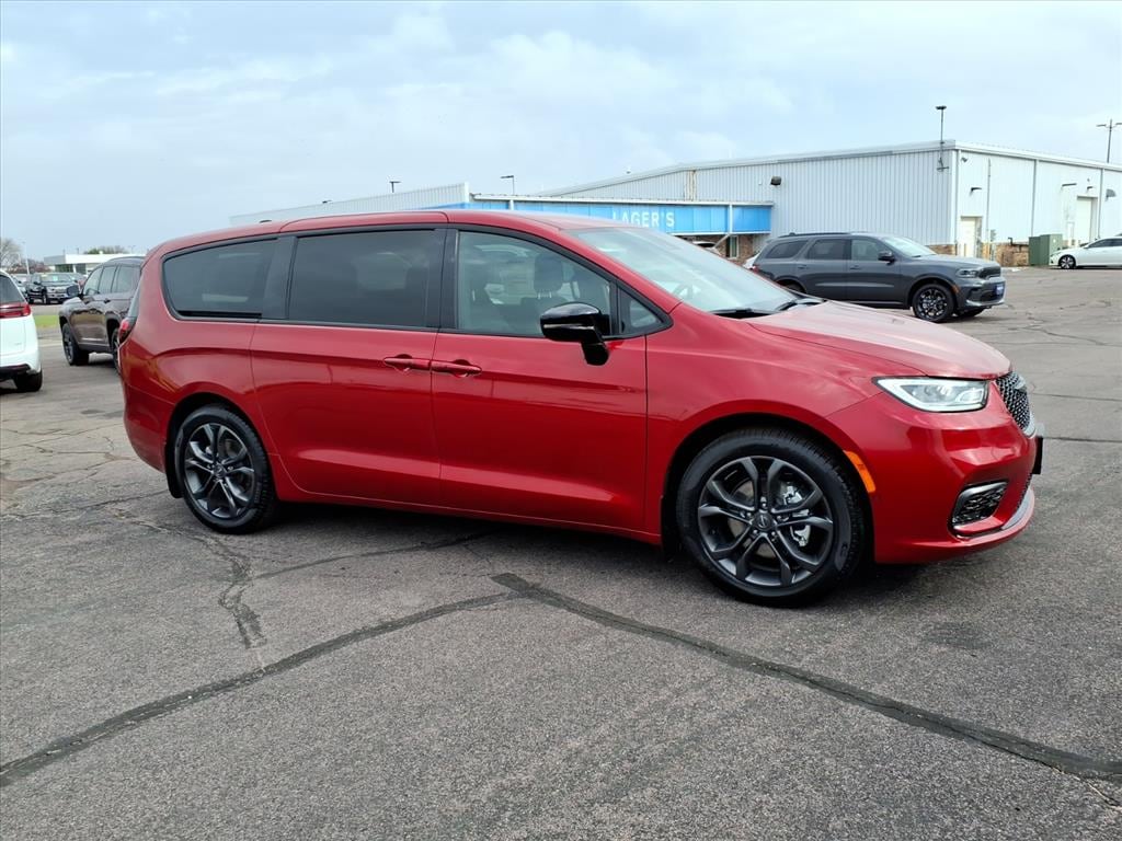 New 2026 Chrysler Pacifica SELECT Passenger Van