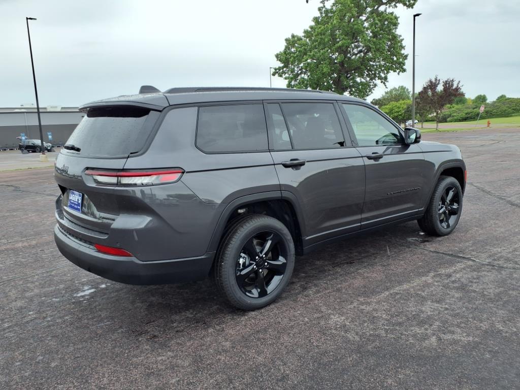 2025 Jeep Grand Cherokee L photo 3