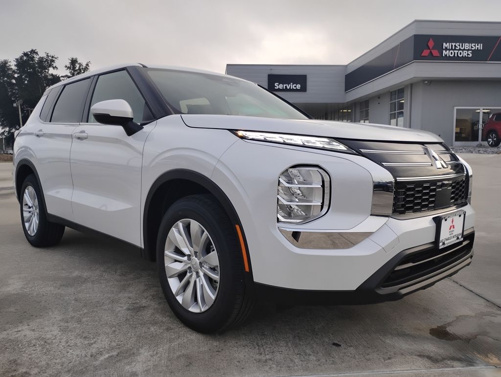 2026 Mitsubishi Outlander ES