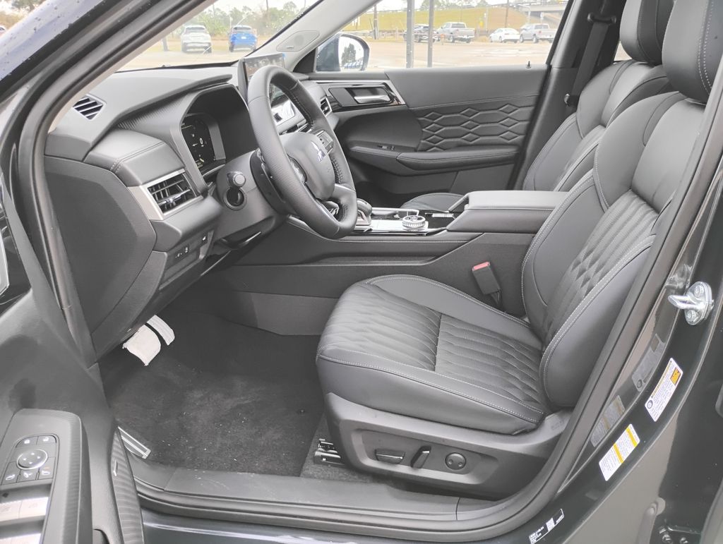 2026 Mitsubishi Outlander SEL - Photo 14
