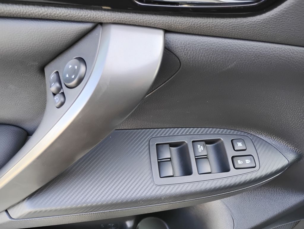 2025 Mitsubishi Eclipse Cross Black Edition - Photo 23