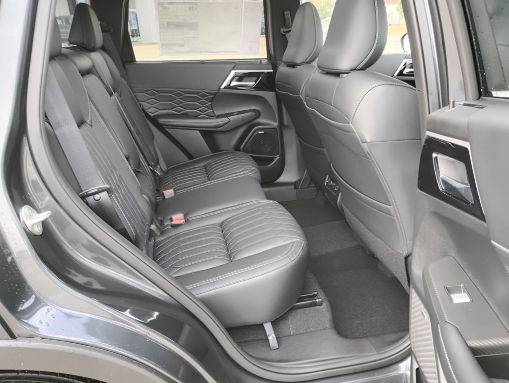 2026 Mitsubishi Outlander SEL - Photo 19