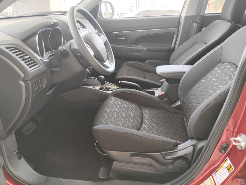 2025 Mitsubishi Outlander Sport ES - Photo 15