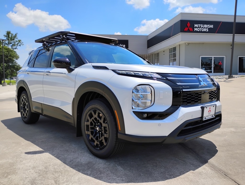 2025 Mitsubishi Outlander Trail Edition's photo