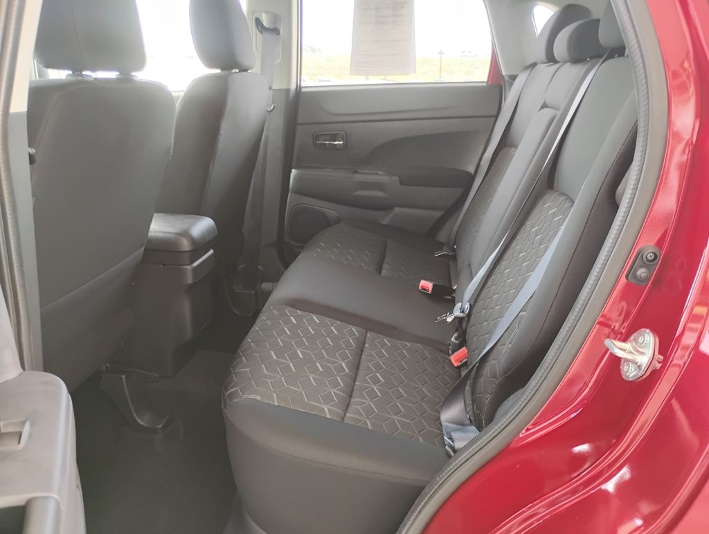 2025 Mitsubishi Outlander Sport ES - Photo 16