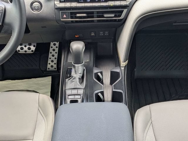 2026 Toyota Camry SE - Photo 17