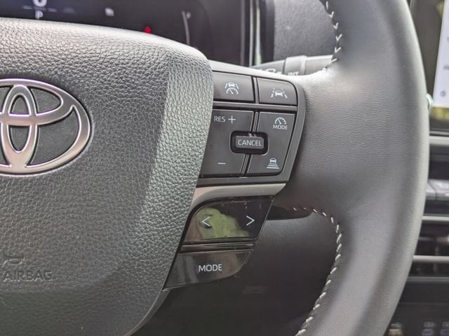2025 Toyota Camry SE - Photo 31